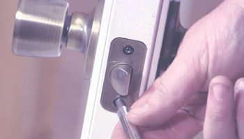 door lock replacement - Locksmith Malden MA