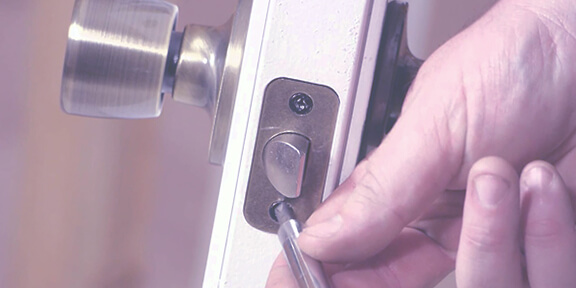 door lock replacement - Locksmith Malden MA